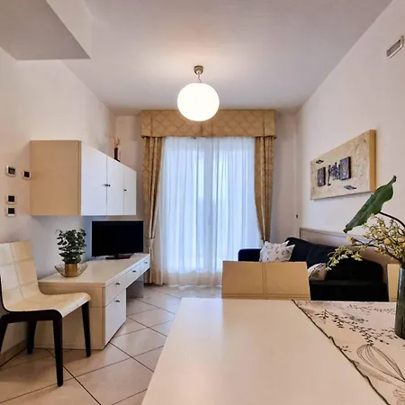 Exclusive Penthouse With Jacuzzi And Sea Views דירה *