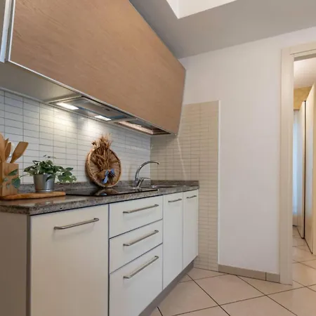 דירה Exclusive Penthouse With Jacuzzi And Sea Views ביביונה