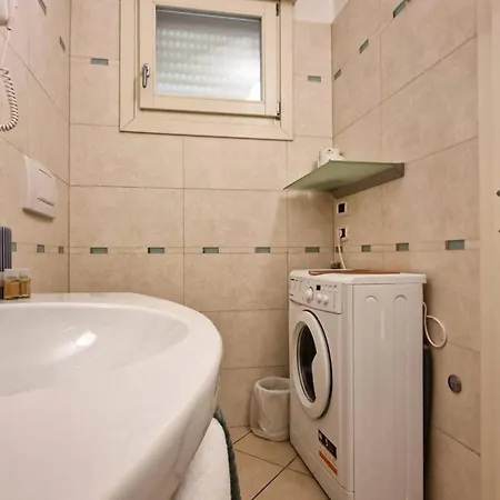 Exclusive Penthouse With Jacuzzi And Sea Views דירה