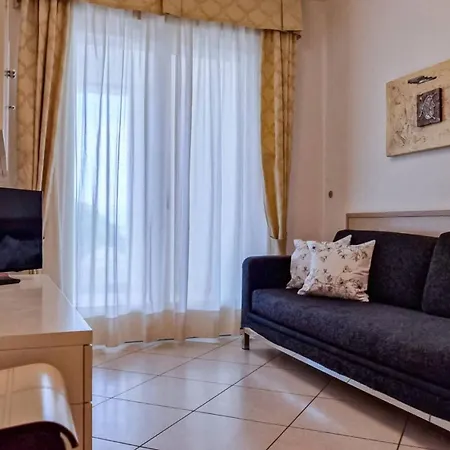 Exclusive Penthouse With Jacuzzi And Sea Views Appartement Bibione