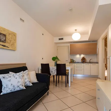Exclusive Penthouse With Jacuzzi And Sea Views Bibione