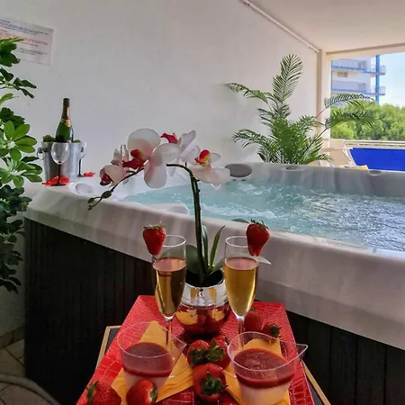Exclusive Penthouse With Jacuzzi And Sea Views Bibione