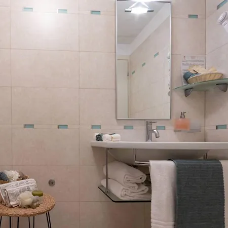 Exclusive Penthouse With Jacuzzi And Sea Views דירה *