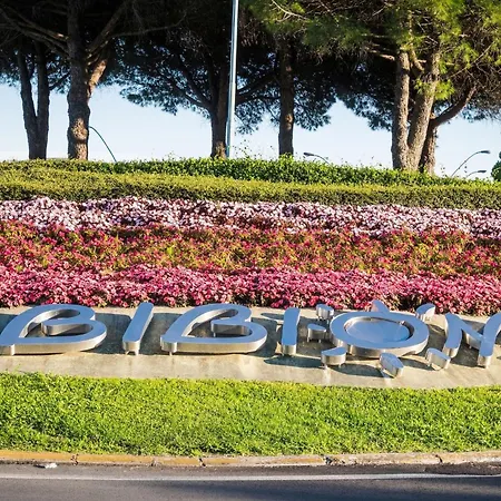 Exclusive Penthouse With Jacuzzi And Sea Views Apartmán Bibione